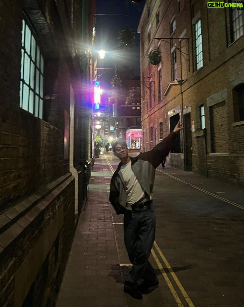 Shin Yong-seok Instagram - 🌙✨ London, United Kingdom