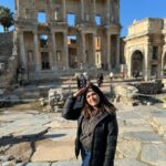 Shirley Setia Instagram – Amidst the ancient city of Ephesus 🗺️🏯🏛️

First picture I’m standing in front of their library.. and in the last 2, it is their open theatre!! 

#ephesus #izmir #turkey #shirleytravels Ephesus Ancient City