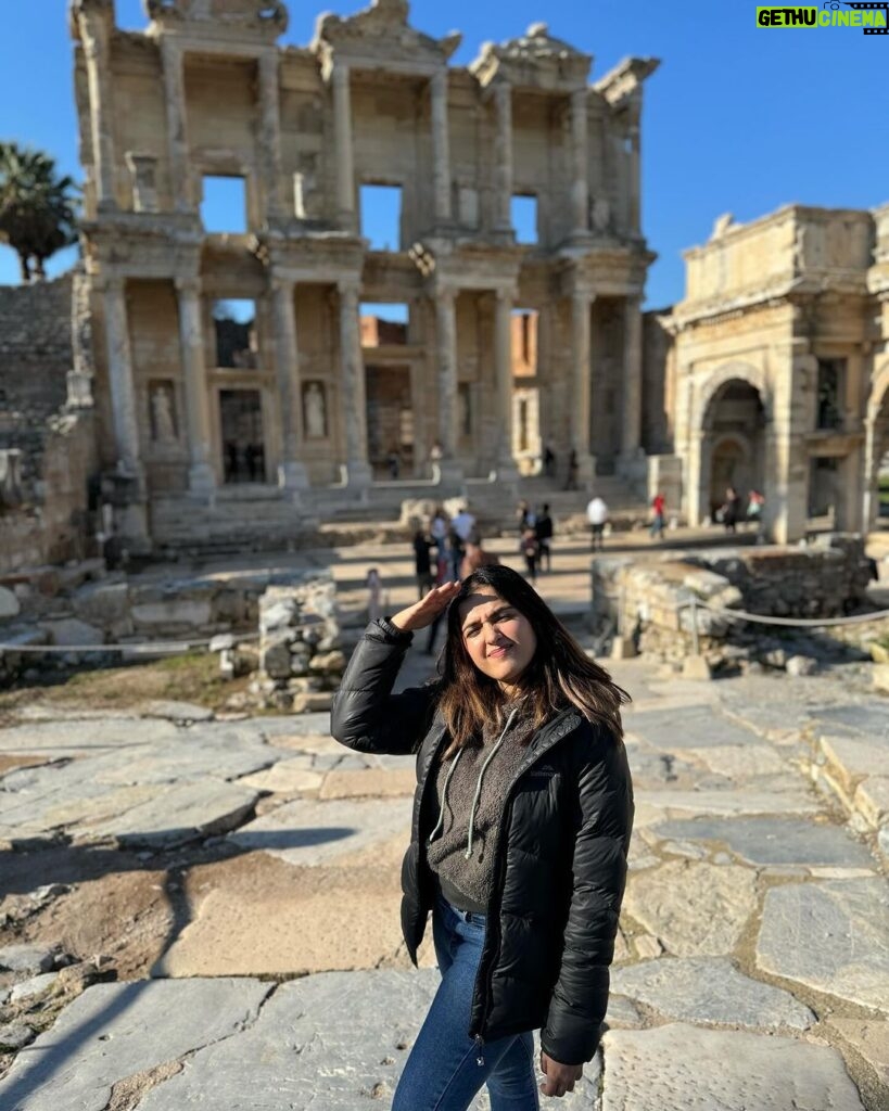 Shirley Setia Instagram - Amidst the ancient city of Ephesus 🗺🏯🏛 First picture I’m standing in front of their library.. and in the last 2, it is their open theatre!! #ephesus #izmir #turkey #shirleytravels Ephesus Ancient City