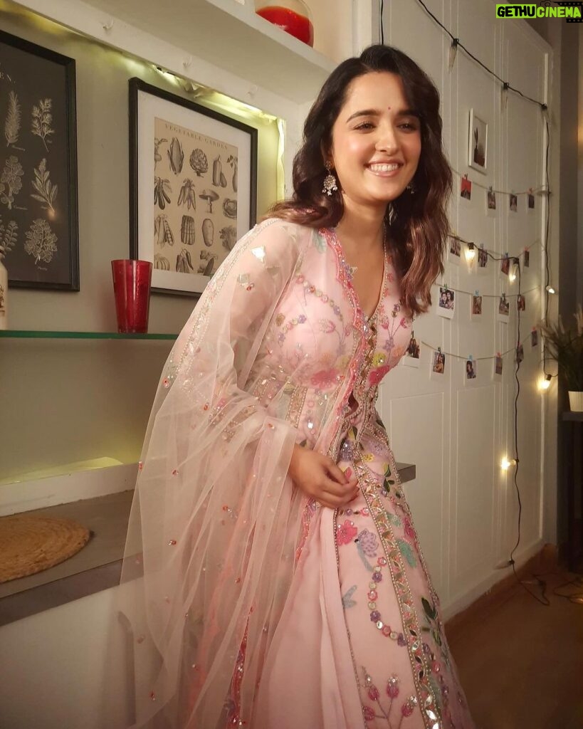 Shirley Setia Instagram - Good vibess, good life 👻😍💕 Makeup by @blendingiscardio Hair by @sofiexhmu___ Styled by @akankshakawediastyle Outfit by @anishashettyofficial Jewels by @sangeetaboochra Pictures by @akankshakawediastyle & @blendingiscardio