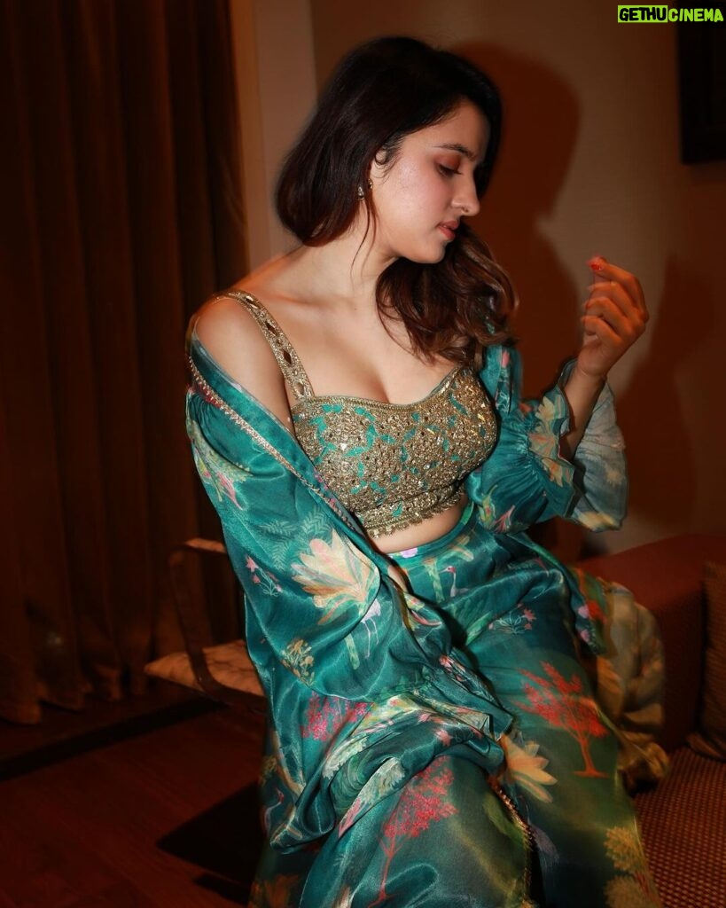 Shirley Setia Instagram - 🪄🪄 Styled by @akankshakawediastyle Outfit @riddhima_kollare Jewellery @sangeetaboochra Photographer @riturajdharwadkar Delhi, India