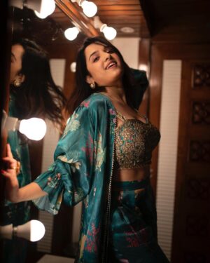 Shirley Setia Instagram - 🪄🪄

Styled by @akankshakawediastyle
Outfit @riddhima_kollare
Jewellery @sangeetaboochra 
Photographer @riturajdharwadkar