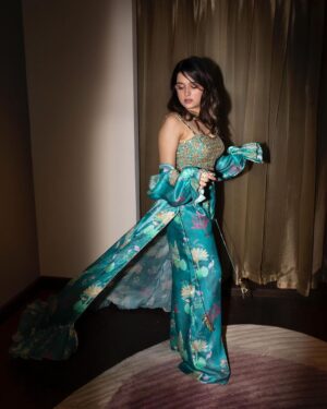 Shirley Setia Instagram - 🪄🪄

Styled by @akankshakawediastyle
Outfit @riddhima_kollare
Jewellery @sangeetaboochra 
Photographer @riturajdharwadkar