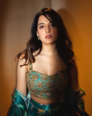 Shirley Setia Instagram - 🪄🪄

Styled by @akankshakawediastyle
Outfit @riddhima_kollare
Jewellery @sangeetaboochra 
Photographer @riturajdharwadkar