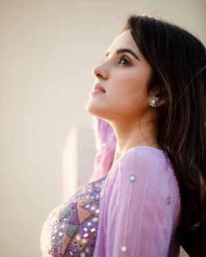 Shirley Setia Instagram - Lavender lovinnn 💜

Styled by @akankshakawediastyle
Outfit by @richajaisinghanilabel
Jewels by @kyzaindia 
Photography by @manaskhuman