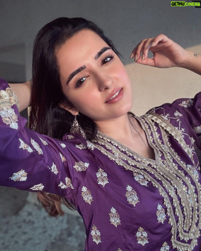 Shirley Setia Instagram - Happpy Diwaliii everyoneeee!! May this Diwali bring a lottt of lighttt and lovee in all your lives 💙💜 Outfit: @shopmulmul
