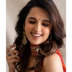 Shirley Setia Instagram - Just looking like a wow 👻❤️ Photos by @devsphotographyofficial Styled by @akankshakawediastyle Outfit by @silkybindraofficial Jewellery by @sangeetaboochra Makeup by @blendingiscardio Hair by @the_art_case_byfarah