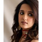 Shirley Setia Instagram - Just looking like a wow 👻❤️ Photos by @devsphotographyofficial Styled by @akankshakawediastyle Outfit by @silkybindraofficial Jewellery by @sangeetaboochra Makeup by @blendingiscardio Hair by @the_art_case_byfarah