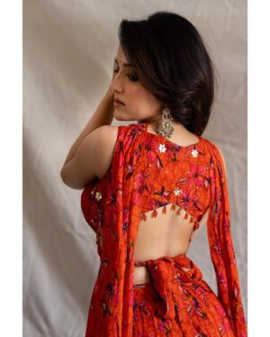 Shirley Setia Instagram - Just looking like a wow 👻❤️

Photos by @devsphotographyofficial 
Styled by @akankshakawediastyle 
Outfit by @silkybindraofficial
Jewellery by @sangeetaboochra
Makeup by @blendingiscardio 
Hair by @the_art_case_byfarah