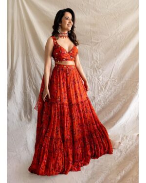Shirley Setia Instagram - Just looking like a wow 👻❤️

Photos by @devsphotographyofficial 
Styled by @akankshakawediastyle 
Outfit by @silkybindraofficial
Jewellery by @sangeetaboochra
Makeup by @blendingiscardio 
Hair by @the_art_case_byfarah