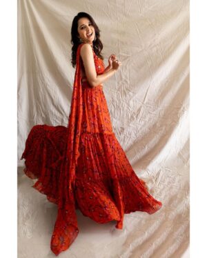 Shirley Setia Instagram - Just looking like a wow 👻❤️

Photos by @devsphotographyofficial 
Styled by @akankshakawediastyle 
Outfit by @silkybindraofficial
Jewellery by @sangeetaboochra
Makeup by @blendingiscardio 
Hair by @the_art_case_byfarah