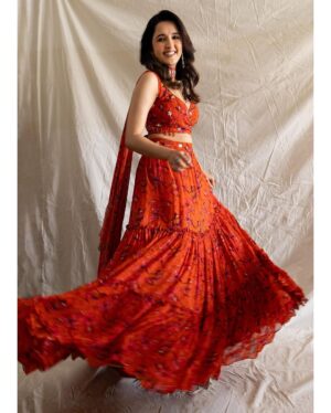 Shirley Setia Instagram - Just looking like a wow 👻❤️

Photos by @devsphotographyofficial 
Styled by @akankshakawediastyle 
Outfit by @silkybindraofficial
Jewellery by @sangeetaboochra
Makeup by @blendingiscardio 
Hair by @the_art_case_byfarah