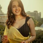 Shirley Setia Instagram – Be your own happiness 😃💘 

Alsoo, since im still recovering from the viral, i have tonnes of time.. lil chit chat ho jaye, in the comments? 💛

📸 : @afrographer 
💄: @athirathakkar Mumbai, Maharashtra