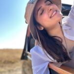Shirley Setia Instagram - With my new safari hat 👒🤎 Kaisi lagi? 😃🙈 #ShirleyTravels #masaimara #masaimaranationalpark #kenya #africa #travel #ootd #shirleysetia Masai Mara National Reserve