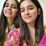 Shirley Setia Instagram - Happy #GaneshChaturthi to all 🤗🌷 Also met this cutie after a long timee!! What a beautiful day to have met you and your family 💖 @ankitaabajaj Styled by : @kareenparwani Wearing : @aachho #ganpatibappamorya 🙏🏻🩷