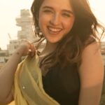 Shirley Setia Instagram – Sunkisseddd yellowww 💛 

🎥 : @afrographer 
💄 : @athirathakkar 

#shirleysetia #trendingreels #reelitfeelit Mumbai, Maharashtra