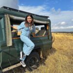 Shirley Setia Instagram - The sun is shining brightt ☀️🦁🫶🏻 #ShirleyTravels #masaimara #masaimaranationalpark #kenya #africa #travel #ootd Masai Mara National Reserve