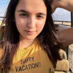 Shirley Setia Instagram - Matching colours with this cutie 😍🦒 #amboseli #amboselinationalpark #kenya #shirleytravels #safari Amboseli National Park, Kenya