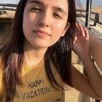 Shirley Setia Instagram - Matching colours with this cutie 😍🦒 #amboseli #amboselinationalpark #kenya #shirleytravels #safari Amboseli National Park, Kenya