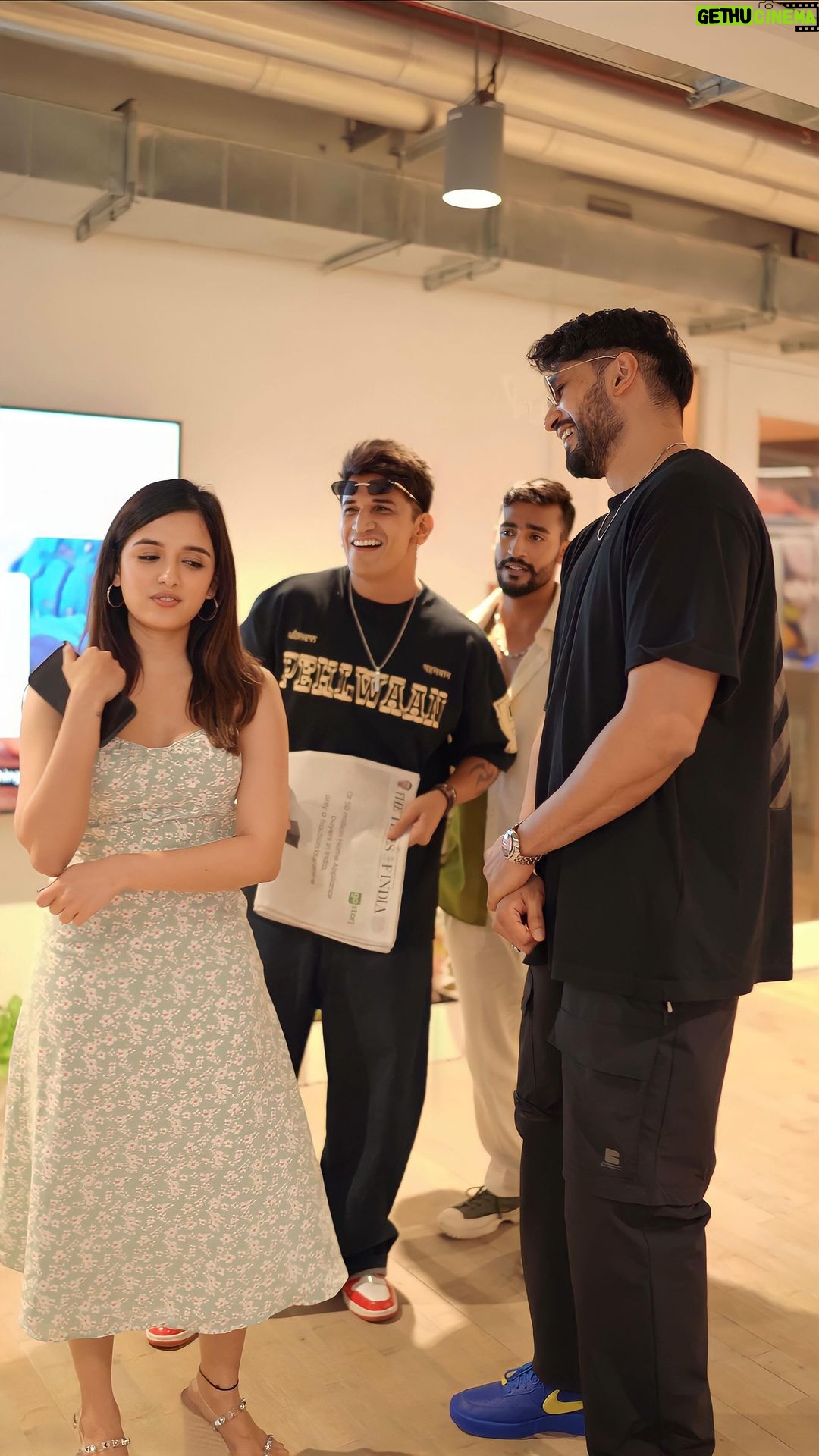 Shirley Setia Instagram - Wait for end….. 🙃 @vivekkeshari1 . - @arjunkanungo @shirleysetia @princenarula . . Thanks @princenarula bhai for making this video more Fun 🤩 . . #CreateTogether #MusicDayAtMeta #SuchBataMujhe