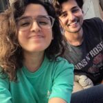 Shirley Setia Instagram – Excitement dikh rahi hai humare chehron par 🙈😍

To many moreee songs ahead, with lots more yummy food, nonsensical chitchatt & good timess  @darshanravaldz ✨🤗💃🏻🦋 

#Faasla out at midnight tonight ✨🫰🏻