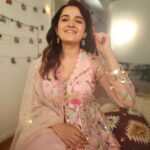 Shirley Setia Instagram - Good vibess, good life 👻😍💕 Makeup by @blendingiscardio Hair by @sofiexhmu___ Styled by @akankshakawediastyle Outfit by @anishashettyofficial Jewels by @sangeetaboochra Pictures by @akankshakawediastyle & @blendingiscardio