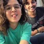 Shirley Setia Instagram - Excitement dikh rahi hai humare chehron par 🙈😍 To many moreee songs ahead, with lots more yummy food, nonsensical chitchatt & good timess @darshanravaldz ✨🤗💃🏻🦋 #Faasla out at midnight tonight ✨🫰🏻