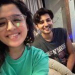 Shirley Setia Instagram - Excitement dikh rahi hai humare chehron par 🙈😍 To many moreee songs ahead, with lots more yummy food, nonsensical chitchatt & good timess @darshanravaldz ✨🤗💃🏻🦋 #Faasla out at midnight tonight ✨🫰🏻