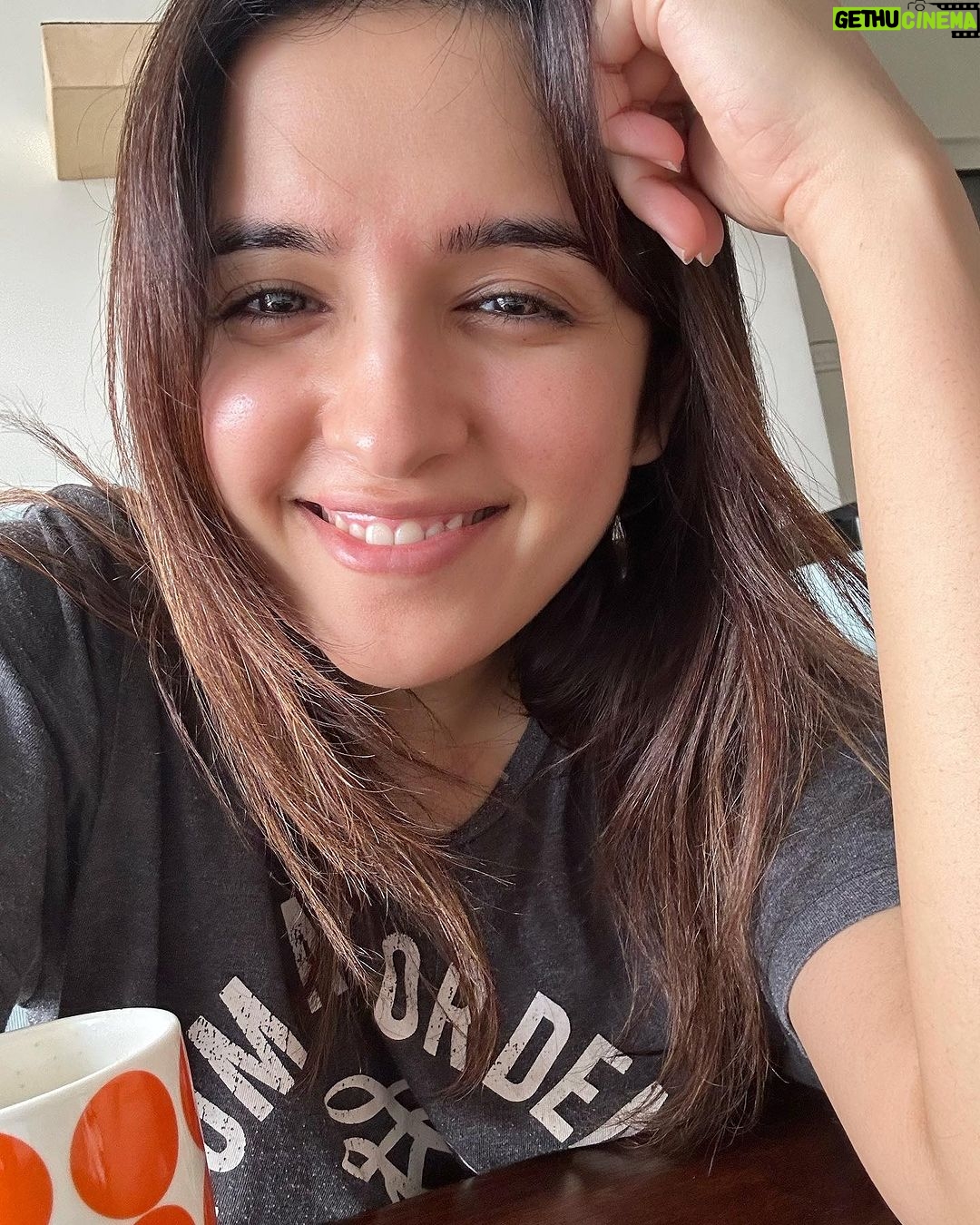 Shirley Setia Instagram - Bohot time ho gaya #ShirleySpeaks ka video nahi bana. π§ Kuch sawaal ya kuch baatein agar aapko karne ho mujhse, toh type it in the comments below with the hashtag #ShirleySpeaks . Shall make a video answering themm!! Its time for episode 7 π»π«‘