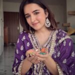 Shirley Setia Instagram - Happpy Diwaliii everyoneeee!! May this Diwali bring a lottt of lighttt and lovee in all your lives 💙💜 Outfit: @shopmulmul