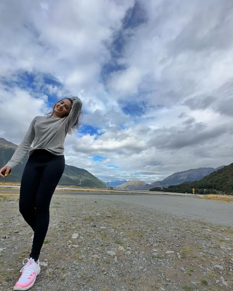 Shirley Setia Instagram - Ghar ki yaad aa rahi hai. So posting this 🥹🗻🤍 Arthurs Pass, New Zealand