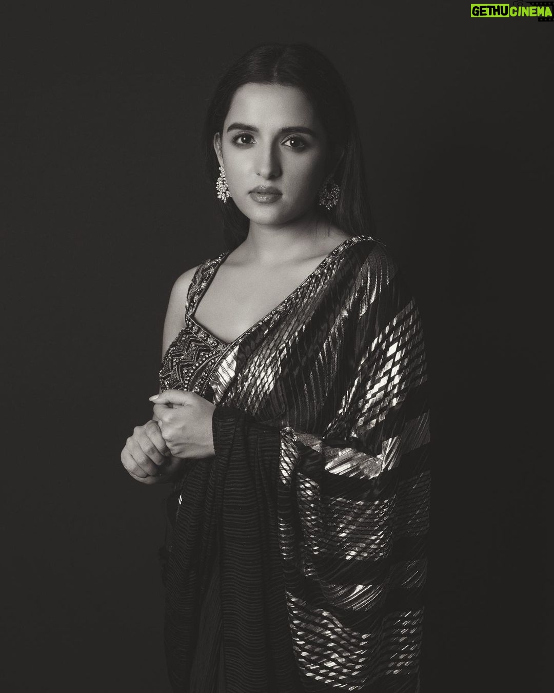 Shirley Setia Instagram - Something about black & white 🤍 Styled by @akankshakawediastyle Outfit: @kaaishabyshalini Jewellery: @notandas_jewellers Stylist jewellery: @styled_bytan PR for Jewellery: @aaayeshamehta HMU: @juveria_k Assisted by: @navelinandgaonkar4 Photographer: @riturajdharwadkar