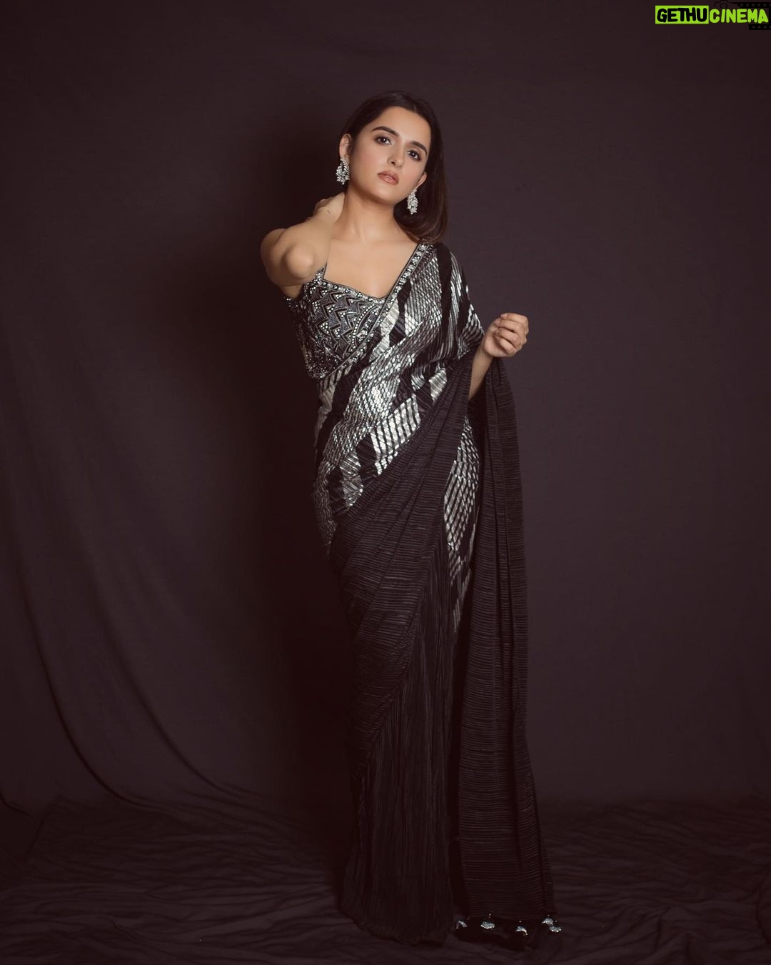 Shirley Setia Instagram - Rising Artist of the Year Thank you Mumbai Achiever’s Award🙏🏻🤍 Styled by @akankshakawediastyle Outfit: @kaaishabyshalini Jewellery: @notandas_jewellers Stylist jewellery: @styled_bytan PR for Jewellery: @aaayeshamehta HMU: @juveria_k Assisted by: @navelinandgaonkar4 Photographer: @riturajdharwadkar