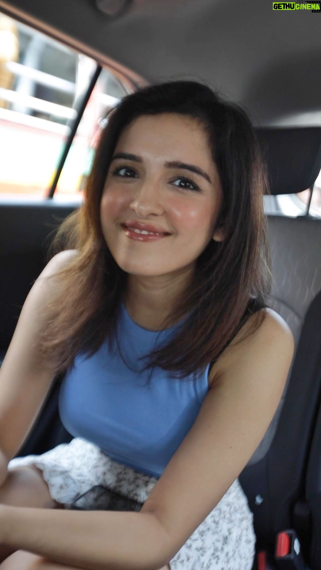 Shirley Setia Instagram - Celebrated our 10th birthday aka 10 years of #TeamShirleyDiwas with some of youuu!! Thank you alllll for being a part of my lifeee π π @roofberriesbandra πΈ: @riturajdharwadkar #shirleysetia #trendingreels #trending #teamshirley #fans #bestfansever #reelitfeelit Mumbai, Maharashtra