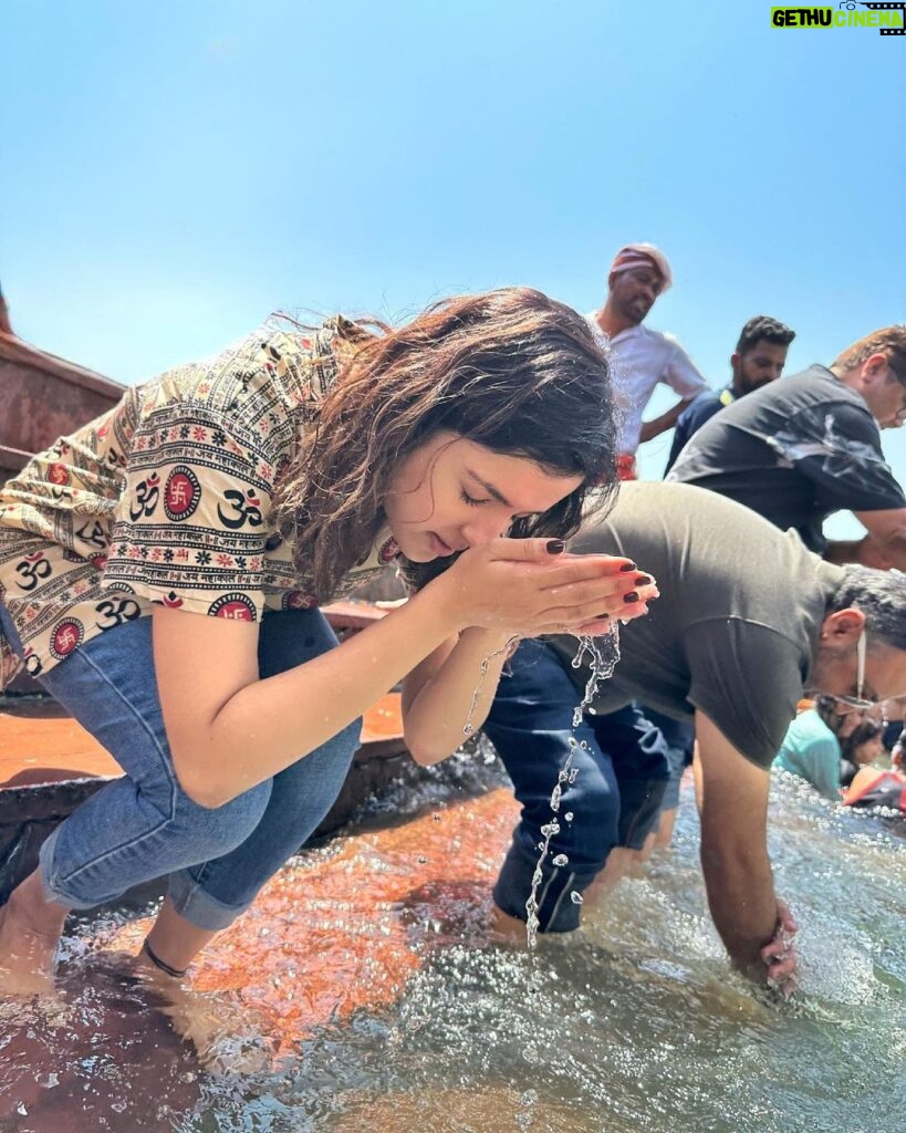 Shirley Setia Instagram - Visited the beautiful Haridwar today, on this beautiful day of #Baisakhi. Wow Ganga ji is so beautiful , and it felt so pure to step in and get blessings. Such a blessed day. May our lives be as pure and colourful always. Wishing you all a very happy Baisakhi. 💞 #shirleysetia #shirleytravels #haridwar #harharmahadev #india