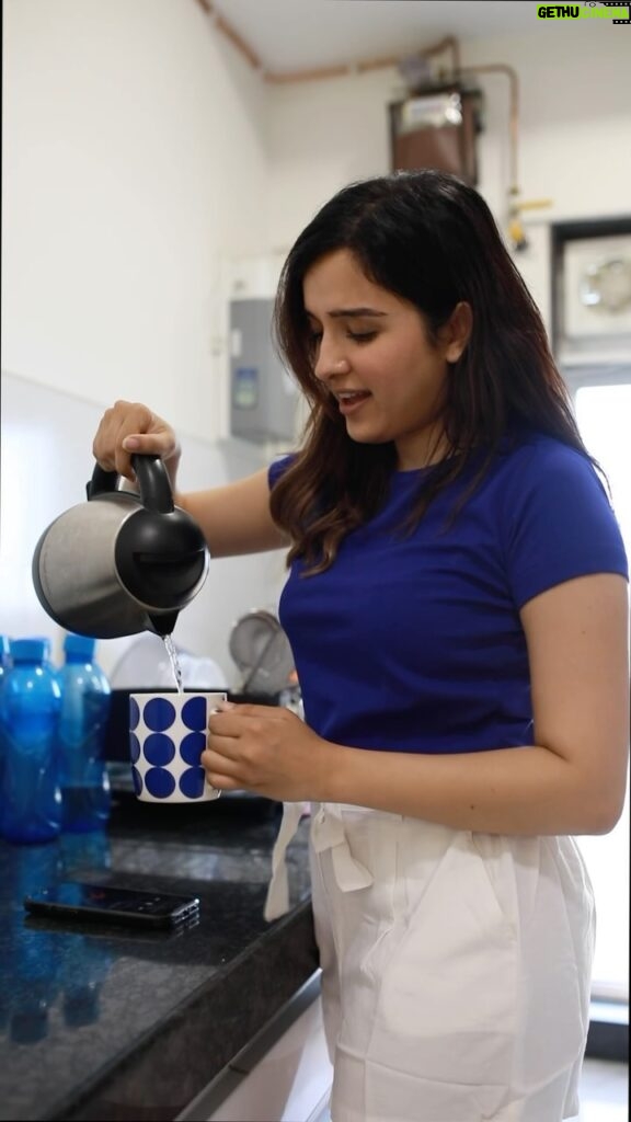 Shirley Setia Instagram - Heyy everyone! Thought I’ll share my lil morning routine with you guys today 🩵 Found a super fun way to brush my teeth with the Oral B i08 electric smart tooth brush @oralbindia 🪥 It has an advanced oscillating-rotating-pulsating technology for superior plaque removal.  The seamless smartphone connectivity via the Oral-B app lets me masterfully monitor modes, pressure, and duration. To top it all, AI position detection ensures thorough coverage for a complete clean. #AD #oral #oralbindia #dentalhealth #eletrictoothbrush #shirleysetia