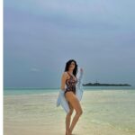 Shirley Setia Instagram - Salty hair & ocean air 🐬 (Scroll for my i cant see anything on my phone screen face 😅🙈) . . . . . @lemeridienmaldives @coastalinofficial #shirleysetia #maldives Le Meridien Maldives Resort & Spa