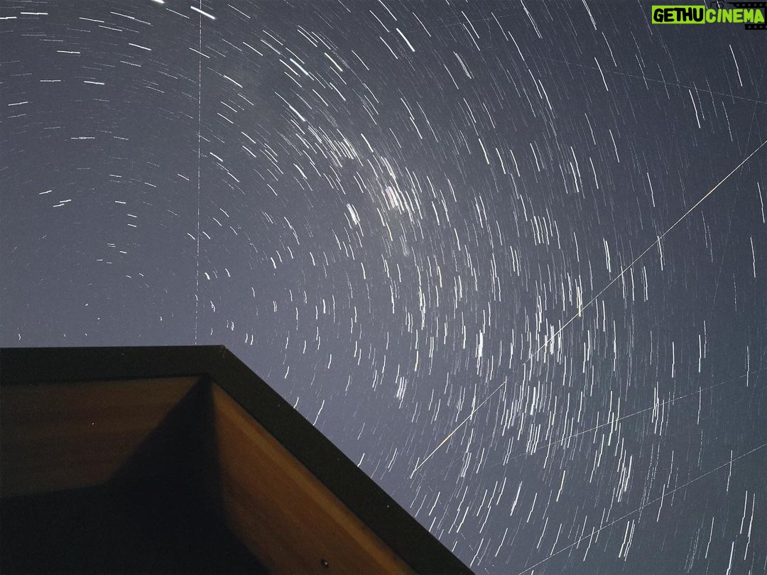 Shirley Setia Instagram - What is it about star gazing that makes it so mesmerising?? I find it sooooo fascinating and I canβt put proper words to explain why π₯° πΈ: moi ππ»ββοΈ ( phone se li thi ye bhi btw ) #shirleytravels #startrail #stargazing #shootingstars #newzealand #hobby