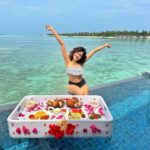Shirley Setia Instagram - Breakfast in pool, with a vieww like this?? Oh, definitely yes! 🍳🥐🍩🍉 . . . . @lemeridienmaldives @coastalinofficial #shirleysetia #maldives Le Meridien Maldives Resort & Spa