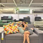 Shirley Setia Instagram – The sofa wonderland at @ikea.india. Nothing less than magical! Mini Vlog out soon 😍

#Gharaajao #IKEAIndia #ShirleySetia #Collab