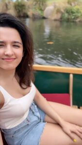 Shirley Setia Instagram - A day in Christchurch 💐 #shirleytravels #shirleysetia #reelitfeelit #jvke #jvkegoldenhour #goldenhour #newzealand #southisland #christchurch Christchurch, New Zealand