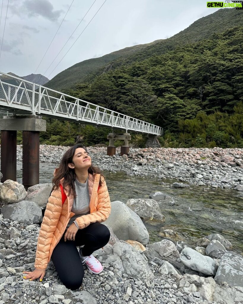 Shirley Setia Instagram - Spending time in natureee is one of my most favourite things to do 💞 #shirleytravels #southisland #newzealand Arthur's Pass National Park