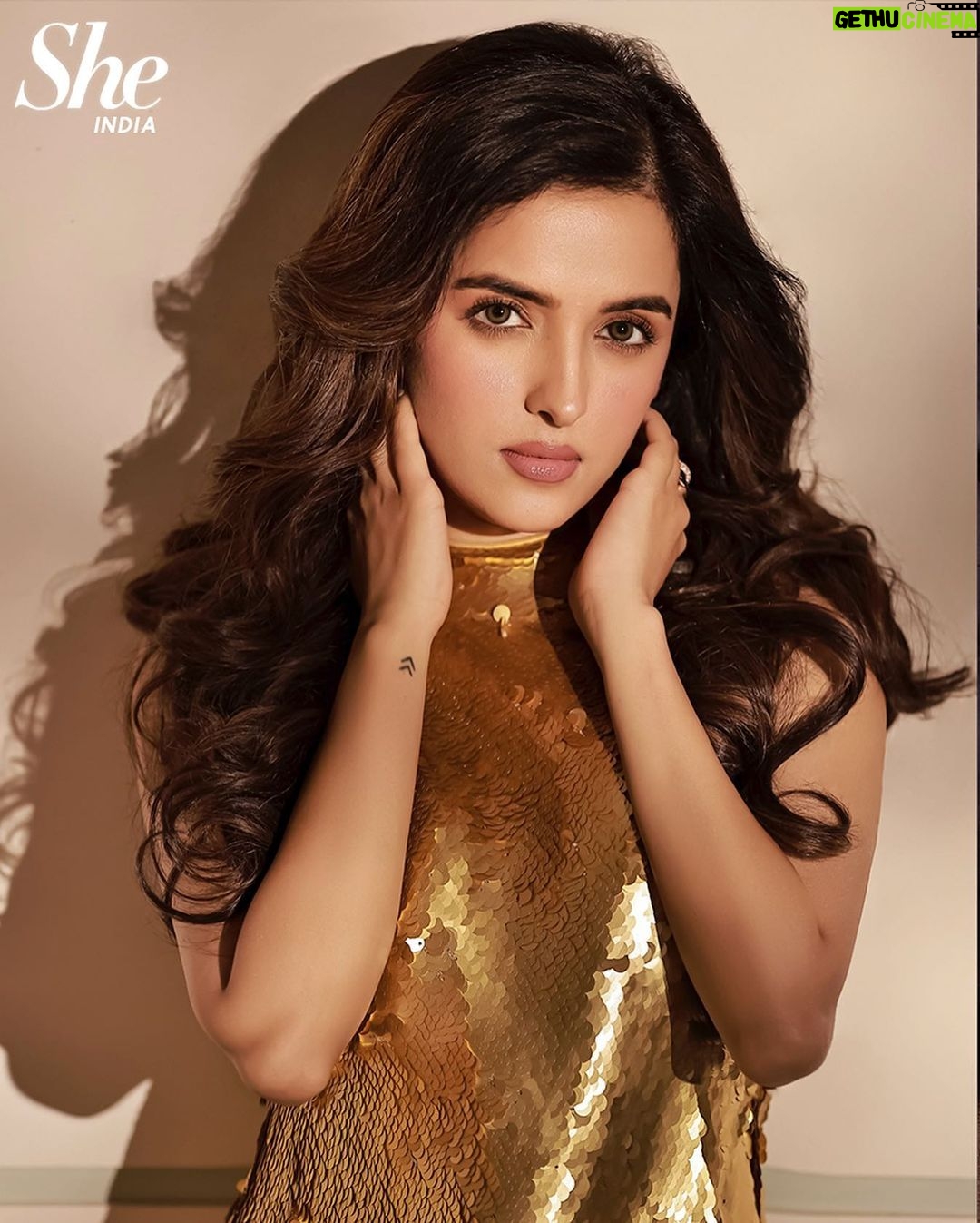 Shirley Setia Instagram - Golden days 👸 On the cover of @she_india Magazine: @she_india Founder: @its.manikandan Photographer: @amitkhannaphotography Stylist: @juhi.ali Outfit: @dziinebydeepa Jewellery: @goldsmiths_jewellery Heels: @lodishoesindia Hair and Make-up: @makeupbyrishabk Location: @radissonblumumbaiairport Reel by: @haroon_ali15 amiitkkhanna_amplified PR Agency: @communiquefilmpr Co-ordinated by: @nadiiaamalik