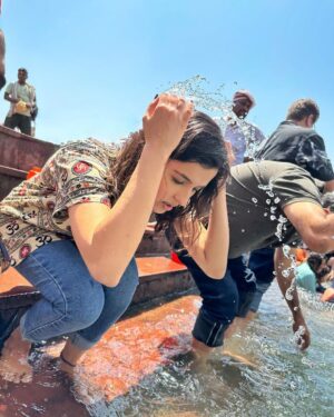 Shirley Setia Instagram - Visited the beautiful Haridwar today, on this beautiful day of #Baisakhi. Wow Ganga ji is so beautiful , and it felt so pure to step in and get blessings. Such a blessed day.

May our lives be as pure and colourful always. Wishing you all a very happy Baisakhi. 💞

#shirleysetia #shirleytravels #haridwar #harharmahadev #india