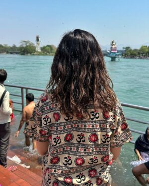 Shirley Setia Instagram - Visited the beautiful Haridwar today, on this beautiful day of #Baisakhi. Wow Ganga ji is so beautiful , and it felt so pure to step in and get blessings. Such a blessed day.

May our lives be as pure and colourful always. Wishing you all a very happy Baisakhi. 💞

#shirleysetia #shirleytravels #haridwar #harharmahadev #india