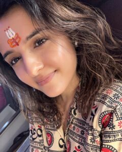 Shirley Setia Instagram - Visited the beautiful Haridwar today, on this beautiful day of #Baisakhi. Wow Ganga ji is so beautiful , and it felt so pure to step in and get blessings. Such a blessed day. May our lives be as pure and colourful always. Wishing you all a very happy Baisakhi. 💞 #shirleysetia #shirleytravels #haridwar #harharmahadev #india