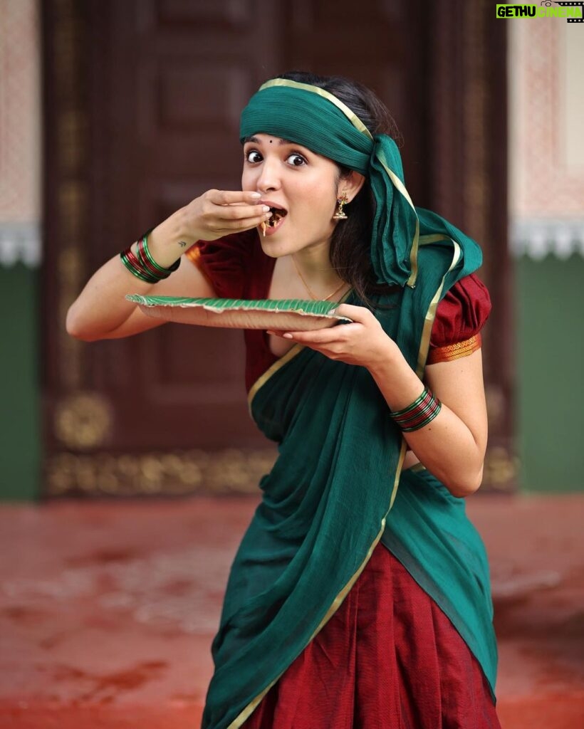 Shirley Setia Instagram - The sheer joy of eating biryani ❤️ #biryani #biryanilovers #shirleysetia