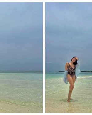 Shirley Setia Instagram - Salty hair & ocean air 🐬 
(Scroll for my i cant see anything on my phone screen face 😅🙈)
.
.
.
.
.
@lemeridienmaldives 
@coastalinofficial 

#shirleysetia #maldives