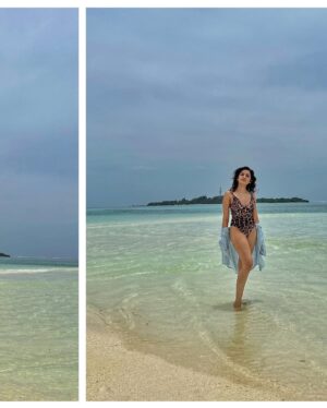 Shirley Setia Instagram - Salty hair & ocean air 🐬 
(Scroll for my i cant see anything on my phone screen face 😅🙈)
.
.
.
.
.
@lemeridienmaldives 
@coastalinofficial 

#shirleysetia #maldives