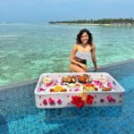 Shirley Setia Instagram - Breakfast in pool, with a vieww like this?? Oh, definitely yes! 🍳🥐🍩🍉 . . . . @lemeridienmaldives @coastalinofficial #shirleysetia #maldives Le Meridien Maldives Resort & Spa